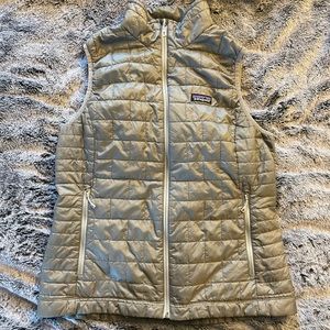 Patagonia W’s Nano Puff Vest (Large)